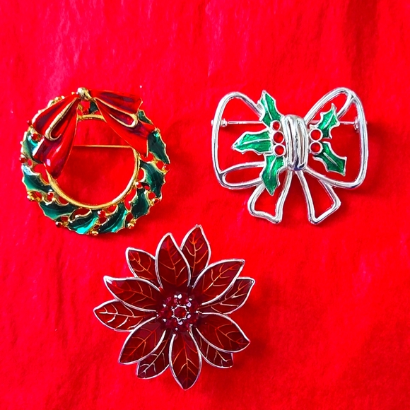 Jewelry - One lot of 3 holiday brooches